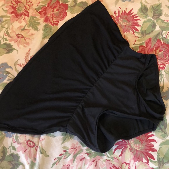 LIZ CLAIBORNE Size 16W Swim Skirt with Brief BLACK Modest Bikini
$49 NEW - Picture 3 of 11